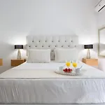 Adria Luxury アパートホテル