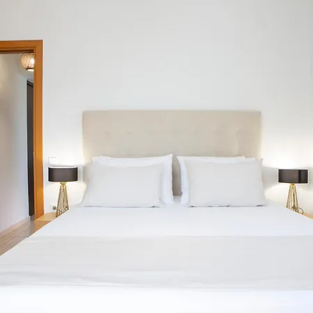Adria Luxury アパートホテル ニドリ
